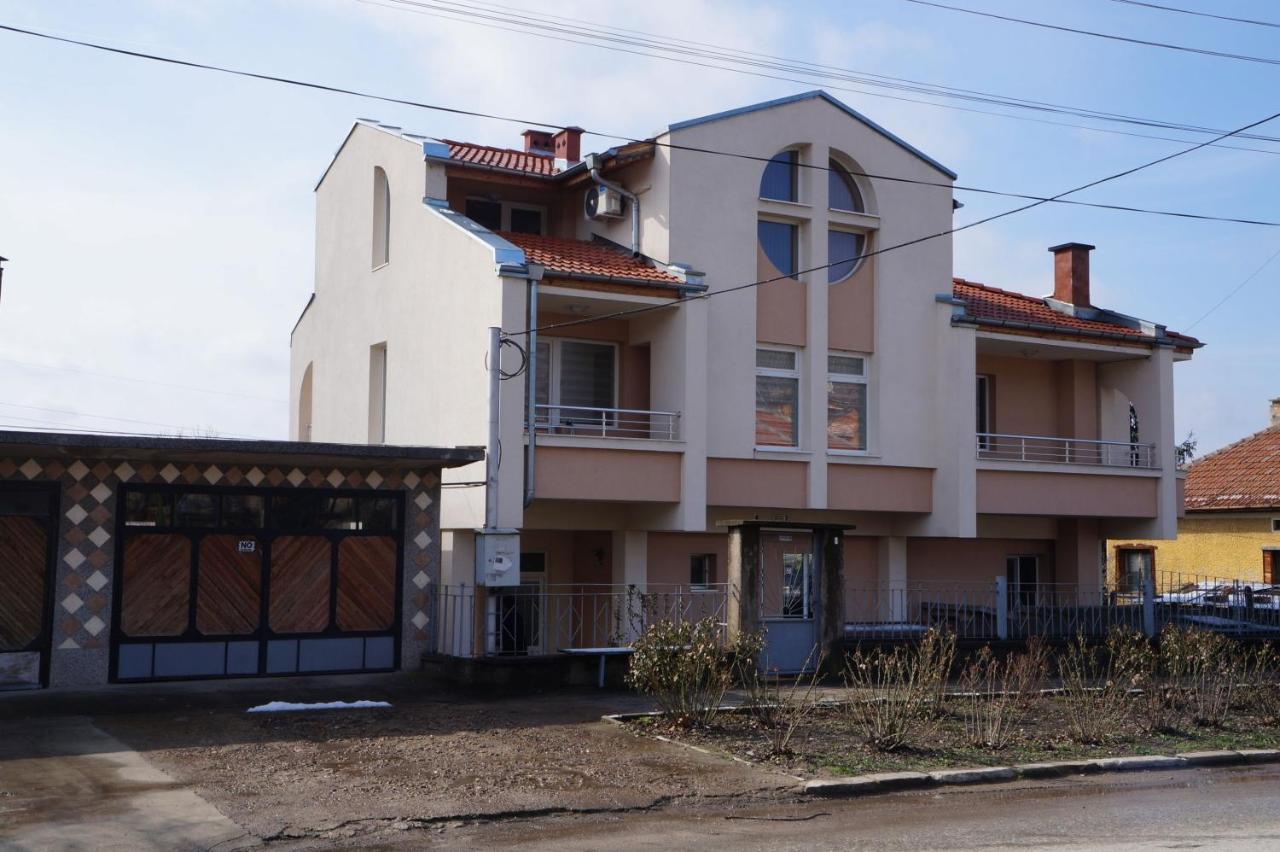 Dessi Appartement Pleven Buitenkant foto
